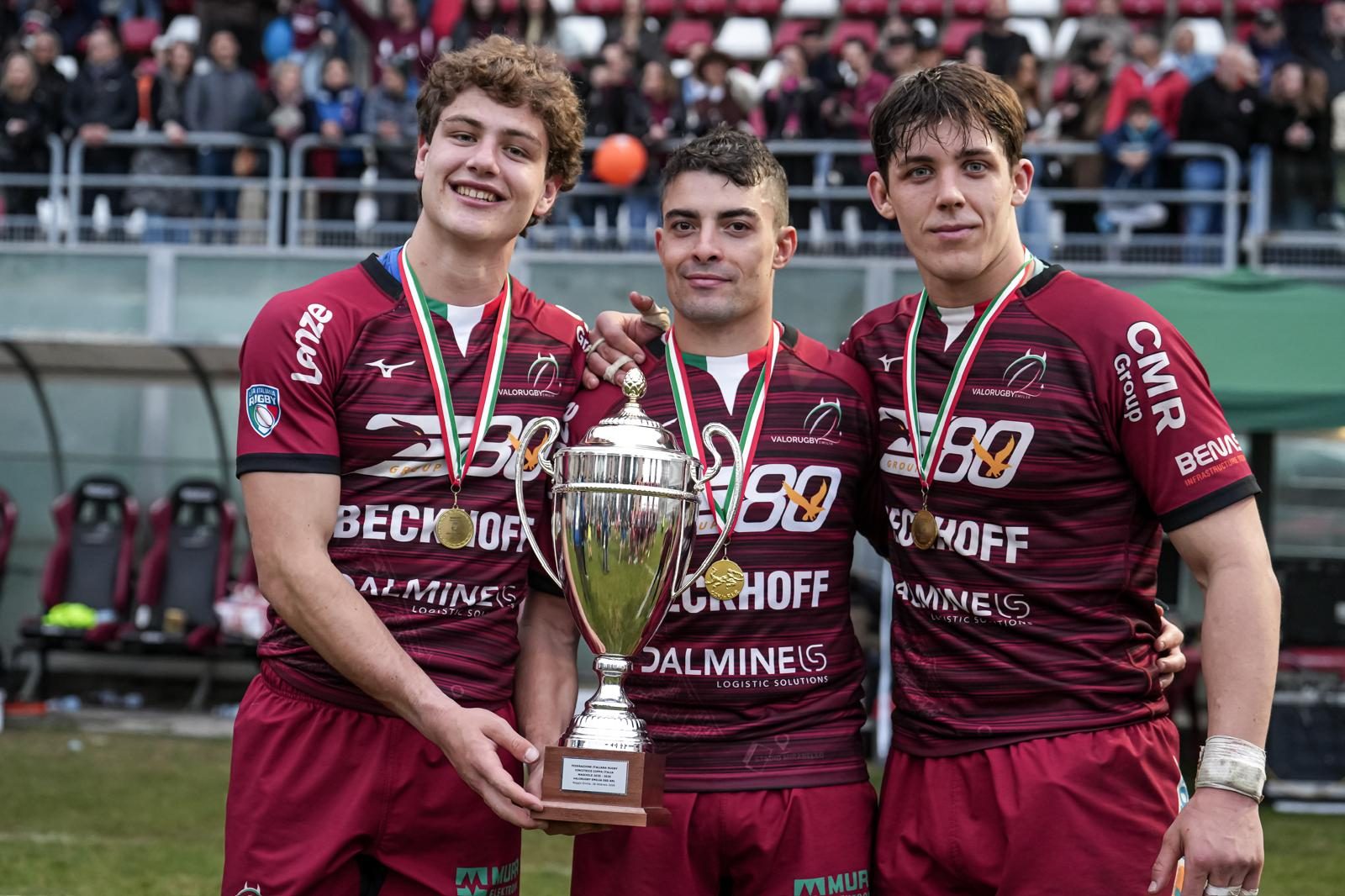 I tre fondatori in maglia Valorugby Emilia con la Coppa Italia